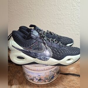 Nike Cosmic Green Glow Basketball Shoe Men's Size 7 Excellent Condition